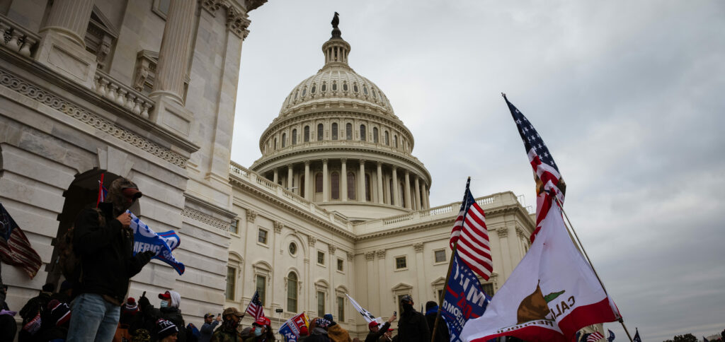 Invasão ao Capitólio por apoiadores de Trump em 6 de janeiro de 2021