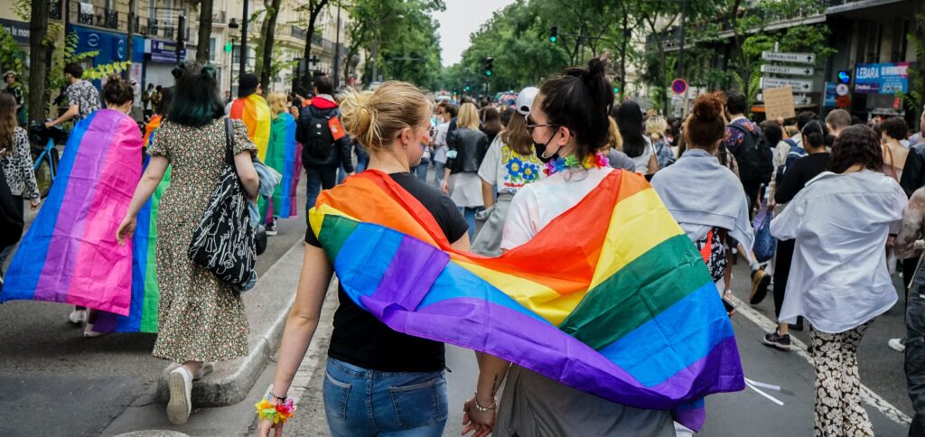 Refugiados de países que criminalizam comunidade LGBTQIA+ terão acolhimento no Brasil