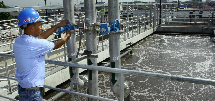 Estação de tratamento de águas residuais em Manila, nas Filipinas.