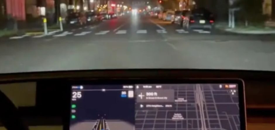 Tesla oferece teste gratuito de FSD por um mês para todos os proprietários nos EUA