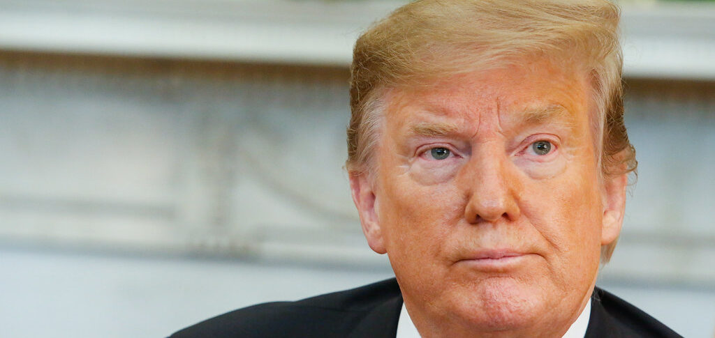 Trump revoga ordem executiva de Biden sobre segurança em Inteligência Artificial: Impactos para o futuro da tecnologia